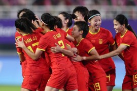 中国女足球员积极备战，为比赛做好各方面准备的简单介绍