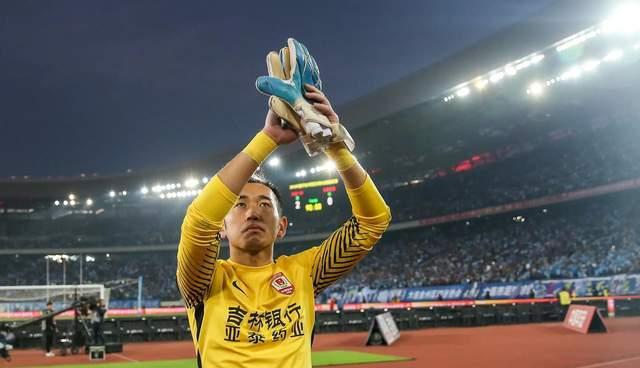 关于大连绝平亚泰—主场坚持抢分苦战保持稳定的信息