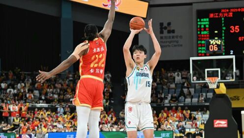 关键时刻力挽狂澜，球员力挺球队取胜